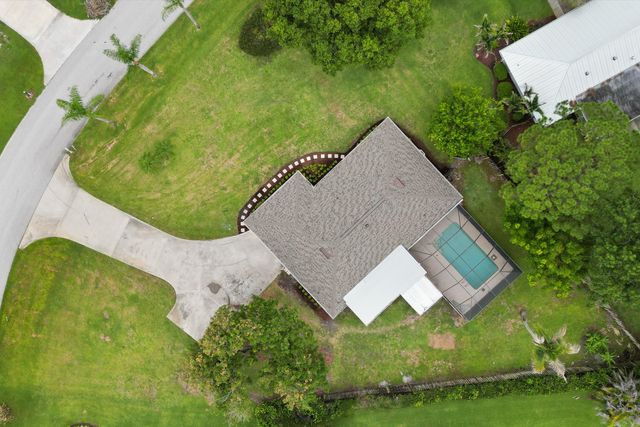 621 NE Town Terrace, Jensen Beach, FL 34957