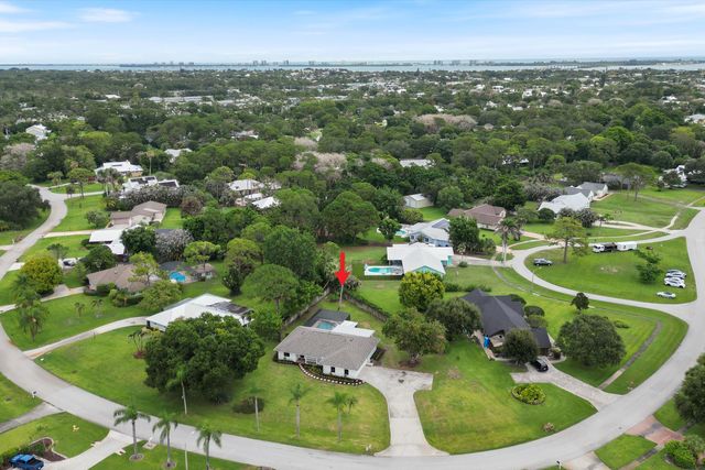 621 NE Town Terrace, Jensen Beach, FL 34957