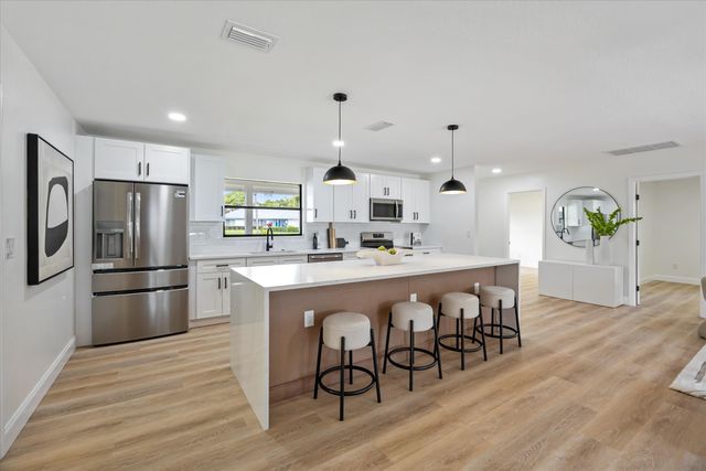 621 NE Town Terrace, Jensen Beach, FL 34957