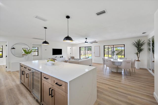 621 NE Town Terrace, Jensen Beach, FL 34957
