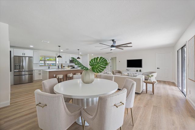 621 NE Town Terrace, Jensen Beach, FL 34957