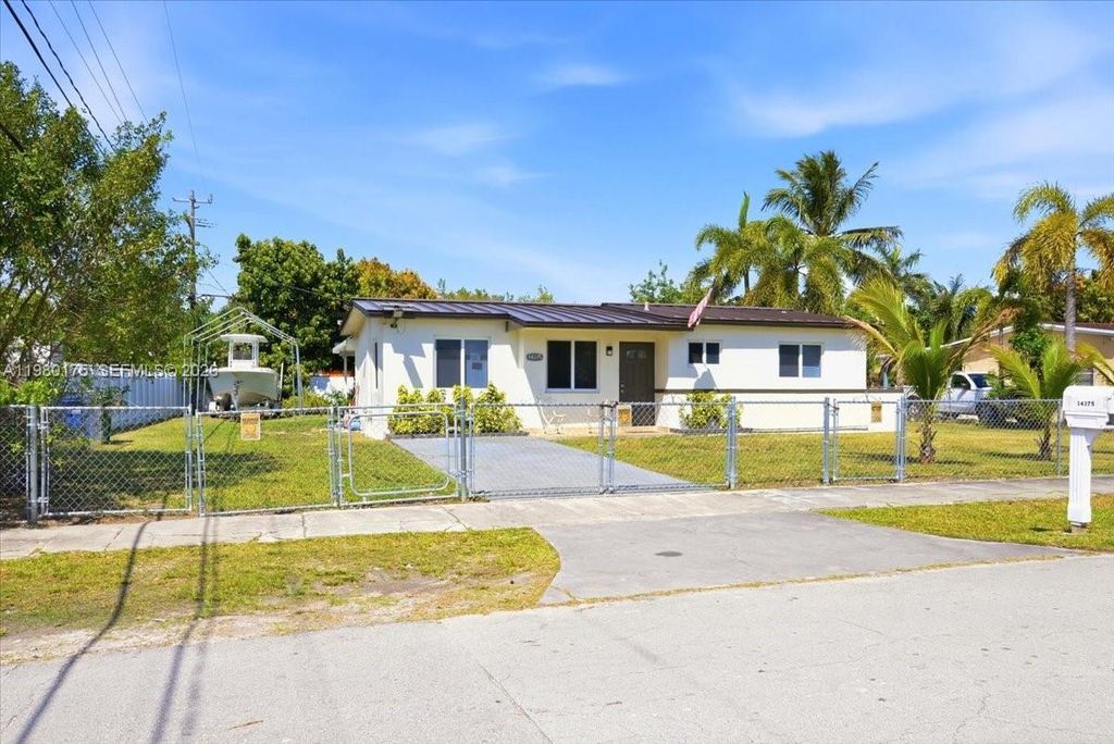 14375 SW 285th St, Homestead, FL 33033