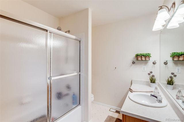 5450 S Valdai Street, Aurora, CO 80015