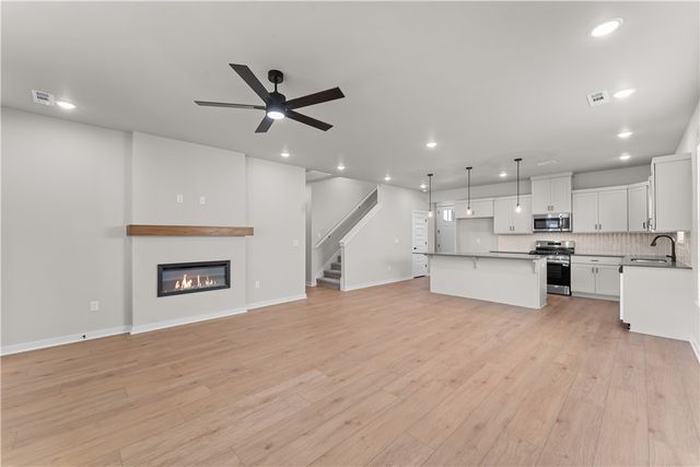 6001 SW Desert Avenue, Bentonville, AR 72713