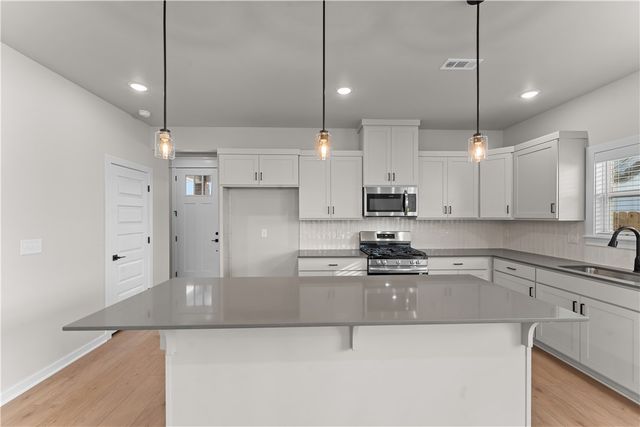 6001 SW Desert Avenue, Bentonville, AR 72713