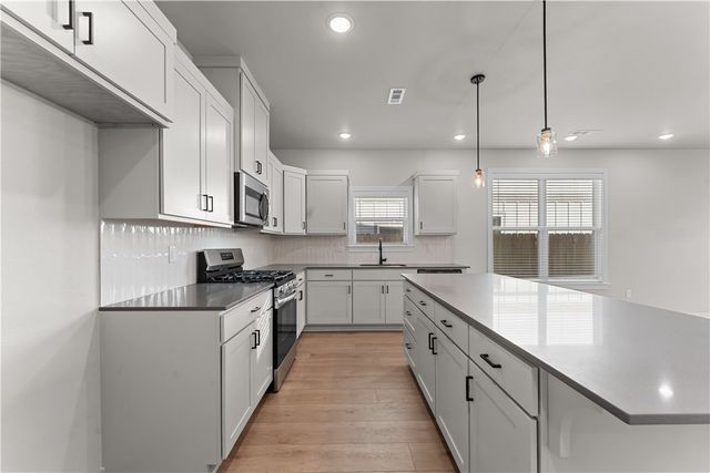 6001 SW Desert Avenue, Bentonville, AR 72713