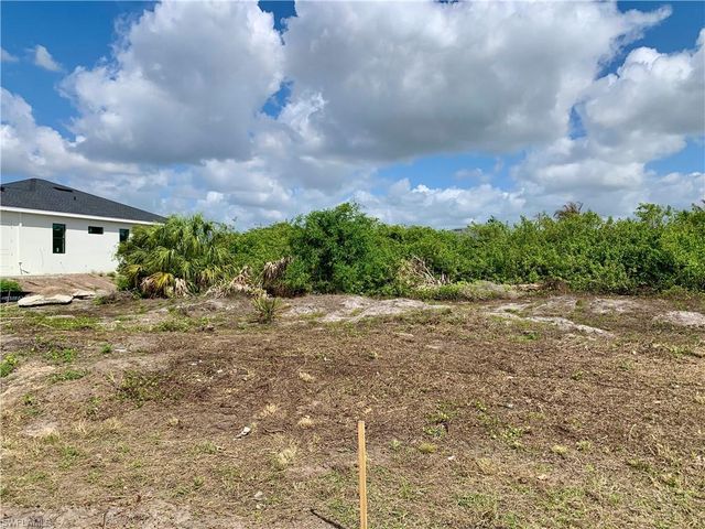 5042 Benton ST, Lehigh Acres, FL 33971