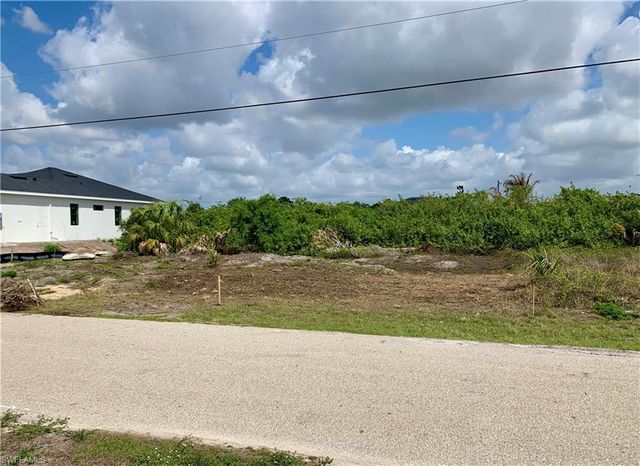 5042 Benton ST, Lehigh Acres, FL 33971