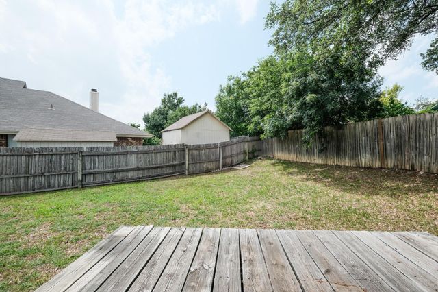 10216 Lone Eagle Court, Fort Worth, TX 76108