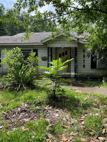 6814 Evans St, Houston, TX 77061
