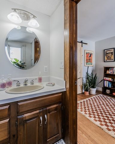 26 S Main St, Deerfield, MA 01373