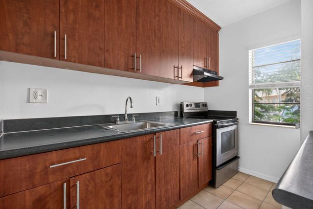 4071 N Dixie Highway 5, Oakland Park, FL 33334