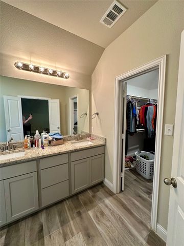 2801 Stuart Drive, Fort Worth, TX 76104