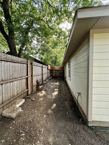 2801 Stuart Drive, Fort Worth, TX 76104