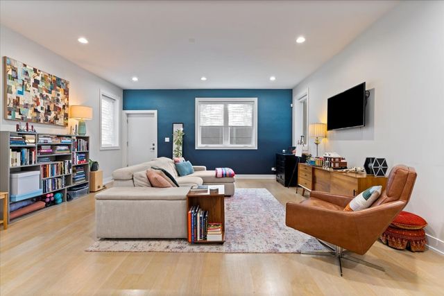 3033 N Clybourn Avenue 1, Chicago, IL 60618