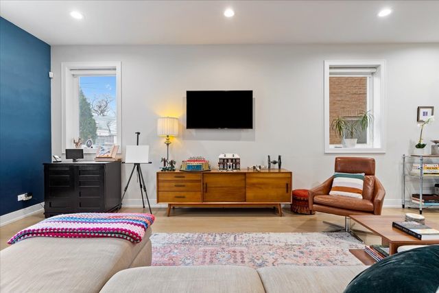 3033 N Clybourn Avenue 1, Chicago, IL 60618