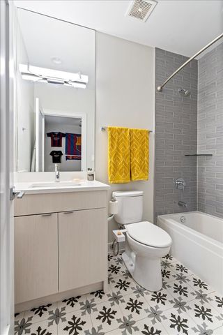 3033 N Clybourn Avenue 1, Chicago, IL 60618