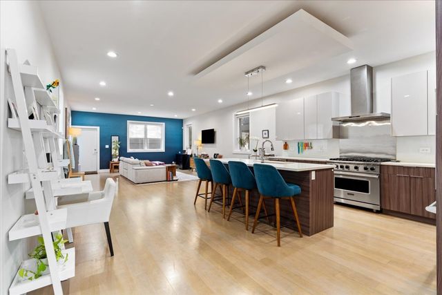 3033 N Clybourn Avenue 1, Chicago, IL 60618