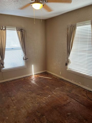 1103 W 11th Street, Mcgregor, TX 76657