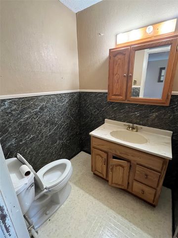 1103 W 11th Street, Mcgregor, TX 76657