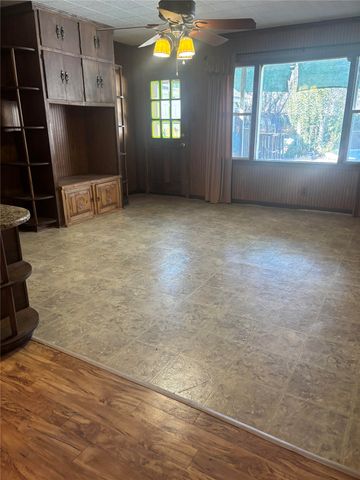 1103 W 11th Street, Mcgregor, TX 76657