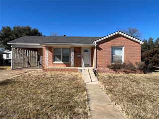 1103 W 11th Street, Mcgregor, TX 76657