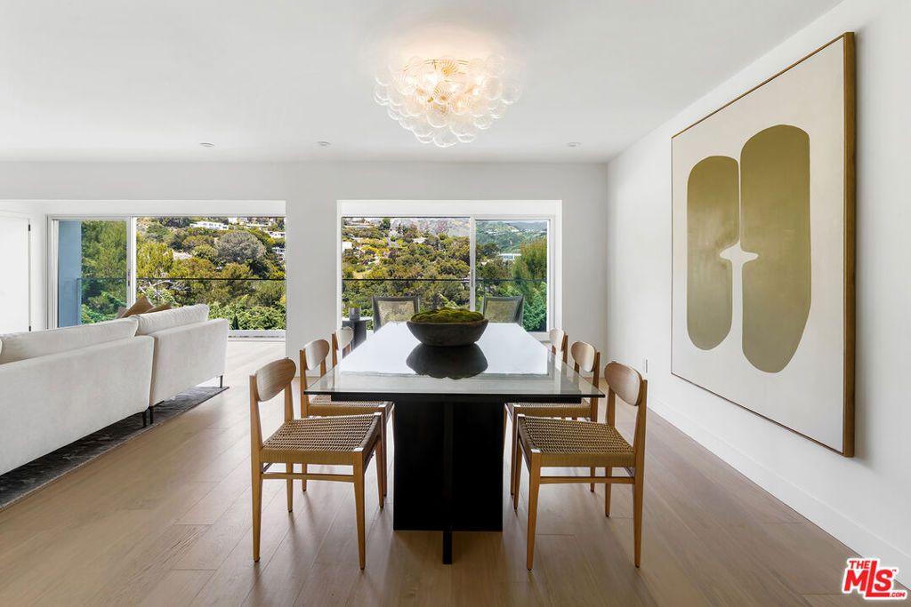 Image 14 of property listing at 17337 Tramonto Drive 105, Pacific Palisades, CA 90272