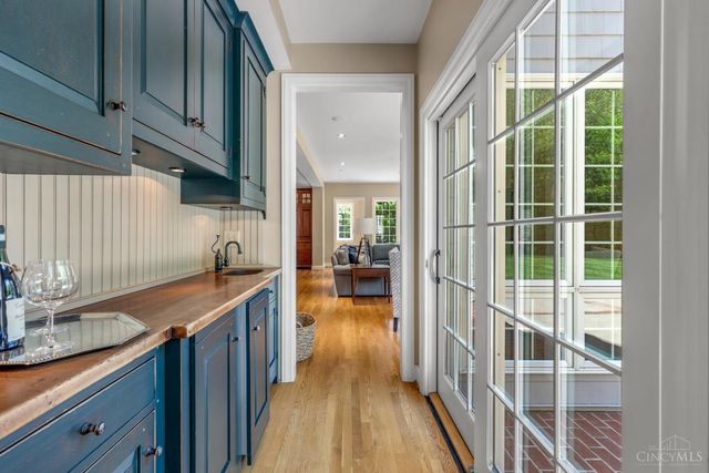 6155 Hunters Trail, Indian Hill, OH 45243