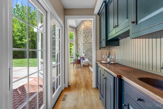 6155 Hunters Trail, Indian Hill, OH 45243