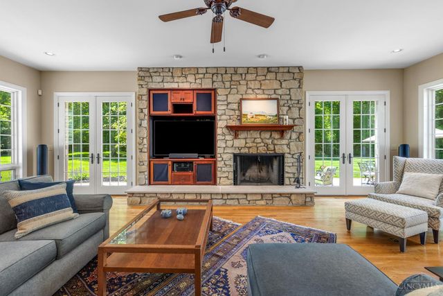6155 Hunters Trail, Indian Hill, OH 45243