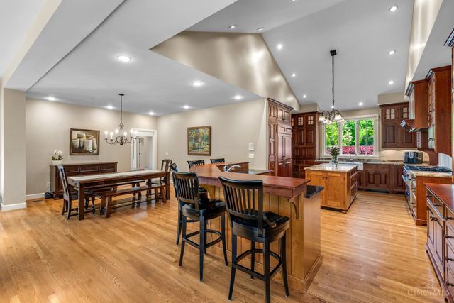 6155 Hunters Trail, Indian Hill, OH 45243