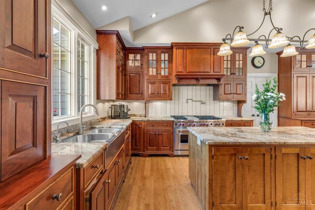 6155 Hunters Trail, Indian Hill, OH 45243