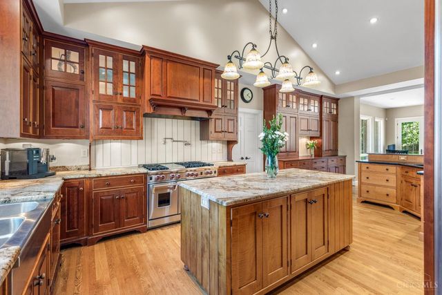 6155 Hunters Trail, Indian Hill, OH 45243