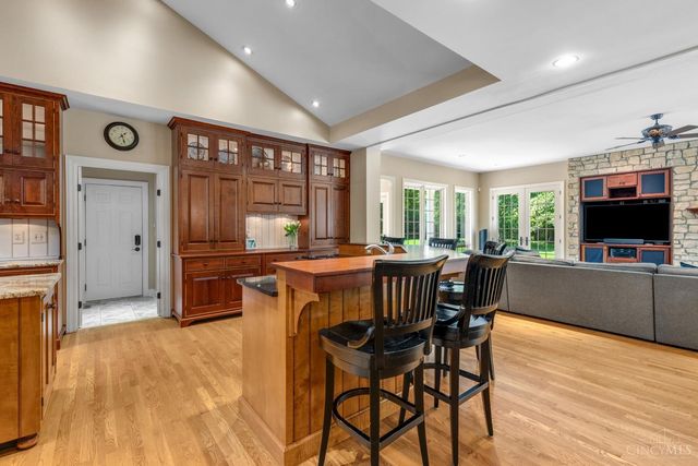 6155 Hunters Trail, Indian Hill, OH 45243