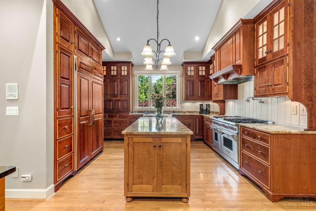 6155 Hunters Trail, Indian Hill, OH 45243