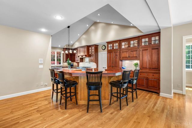 6155 Hunters Trail, Indian Hill, OH 45243