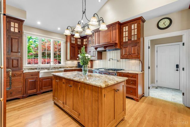 6155 Hunters Trail, Indian Hill, OH 45243