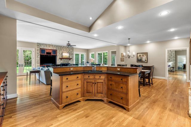 6155 Hunters Trail, Indian Hill, OH 45243
