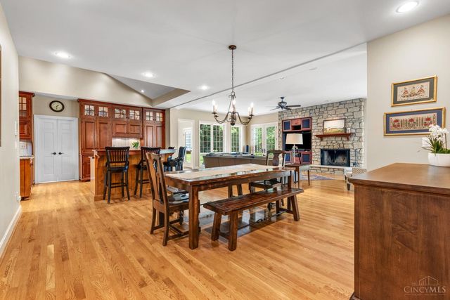 6155 Hunters Trail, Indian Hill, OH 45243