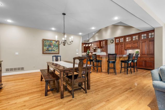 6155 Hunters Trail, Indian Hill, OH 45243