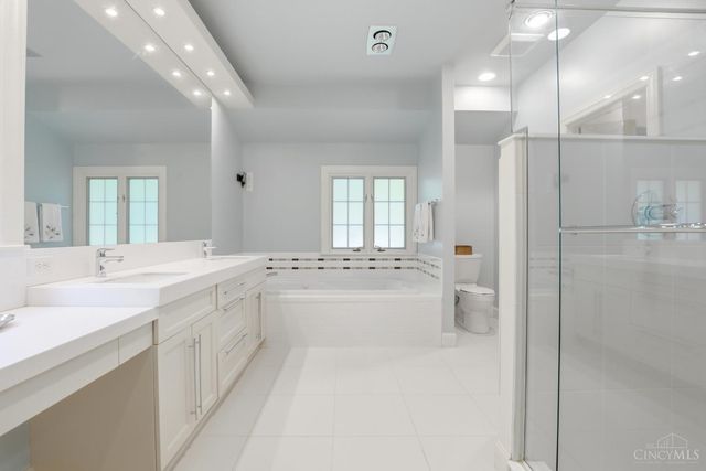 6155 Hunters Trail, Indian Hill, OH 45243