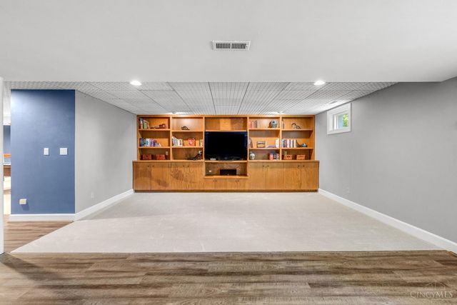 6155 Hunters Trail, Indian Hill, OH 45243