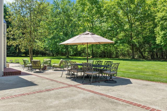 6155 Hunters Trail, Indian Hill, OH 45243