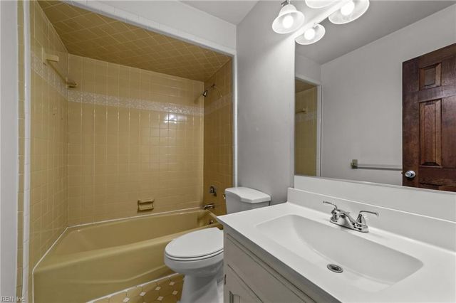 620 Caleb DR, Chesapeake, VA 23322