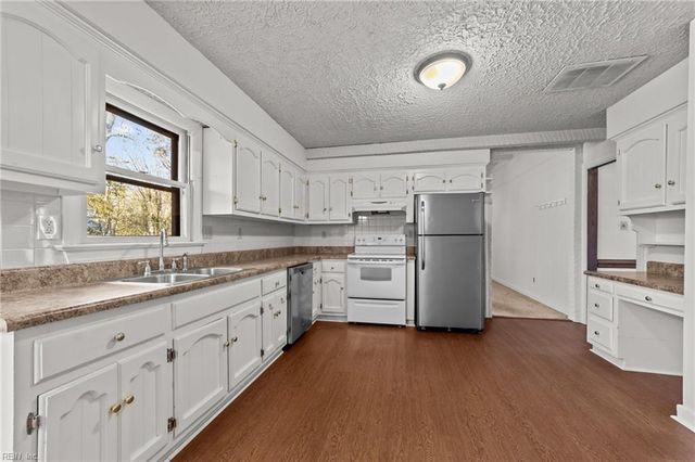 620 Caleb DR, Chesapeake, VA 23322