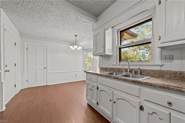 620 Caleb DR, Chesapeake, VA 23322