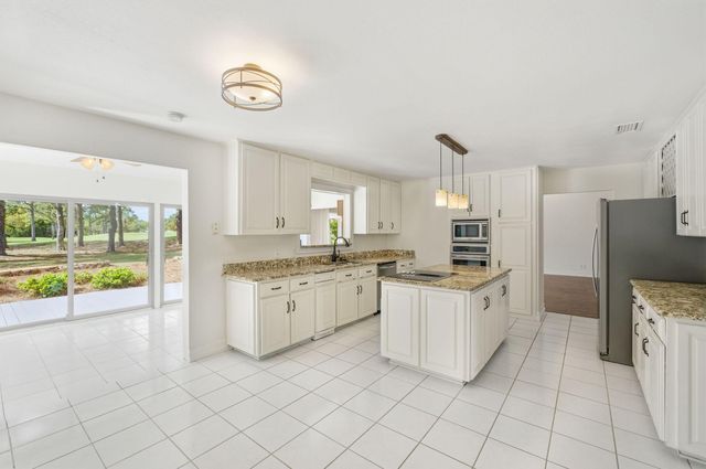 47 Country Club Dr E, Destin, FL 32541