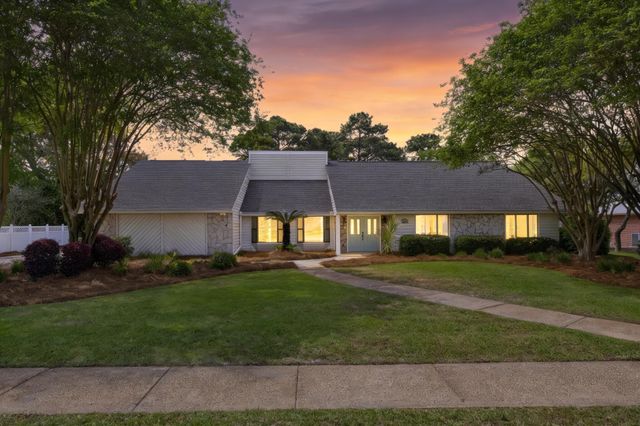 47 Country Club Dr E, Destin, FL 32541