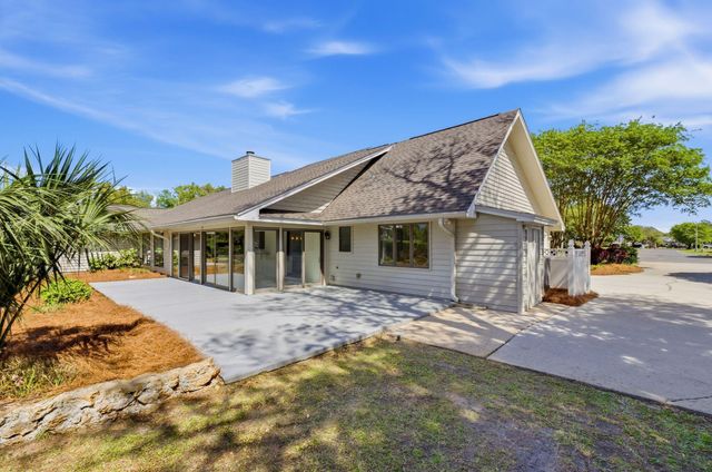 47 Country Club Dr E, Destin, FL 32541
