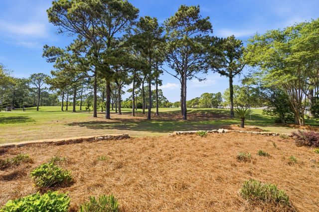 47 Country Club Dr E, Destin, FL 32541
